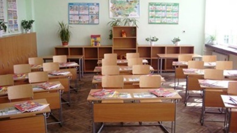 Политподаръците: 300 лв. помощ и за децата във втори, трети и четвърти клас