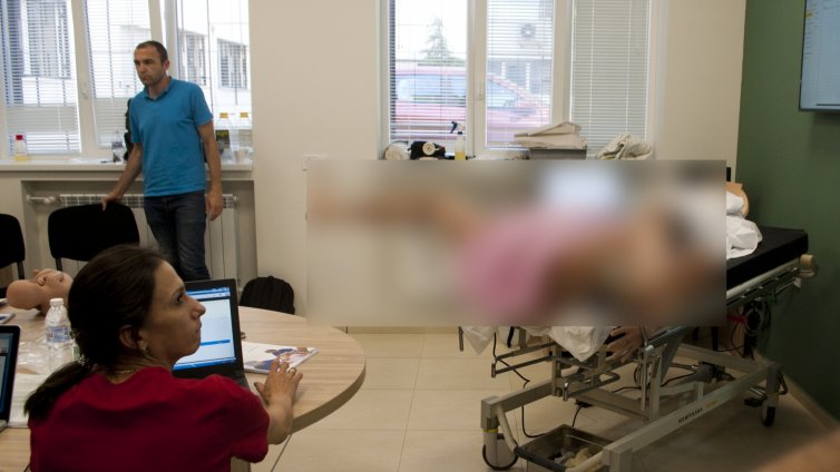 Симулатор за естествено раждане учи млади акушер-гинеколози във Варна