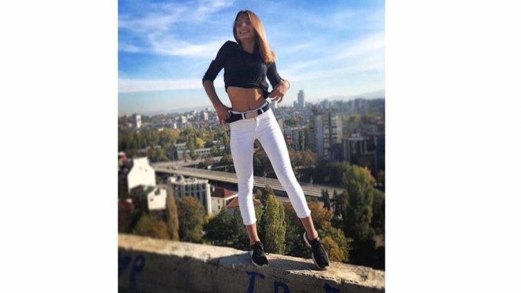 Дъщерята на Киро Скалата застраши живота си заради селфи