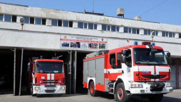 Възрастна жена е с опасност за живота след пожар във Варна