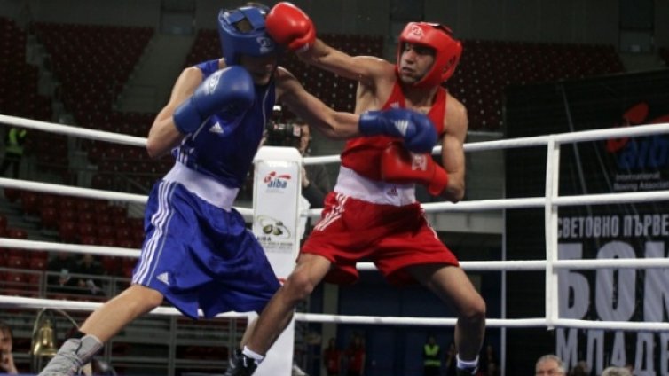 Варненец стартира с победа на мондиала по бокс