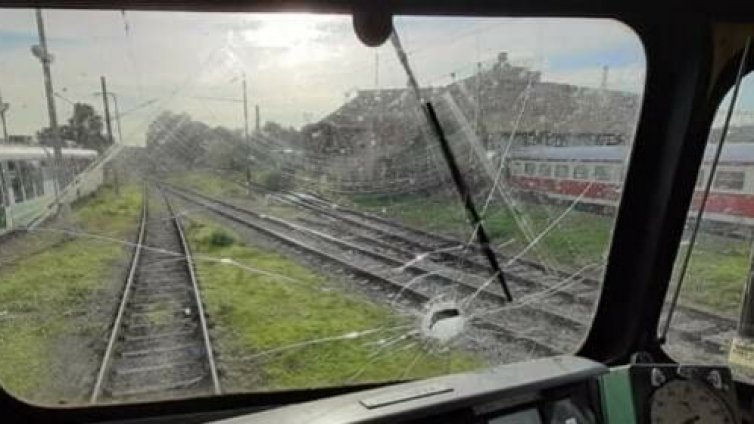 Прокуратурата разследва атаката с камъни срещу влак в Провадия