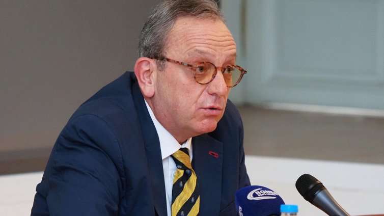 Проф. Петър Стоянович: На много места в света вече токчета не се носят само от дамския пол