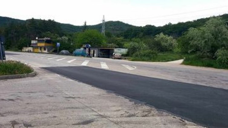 Асфалтираха мястото на смъртоносната катастрофа с Кирил Петков в Аксаково, Главчев нареди проверка