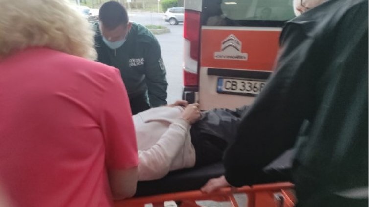 Дядо се претрепа с електричка 