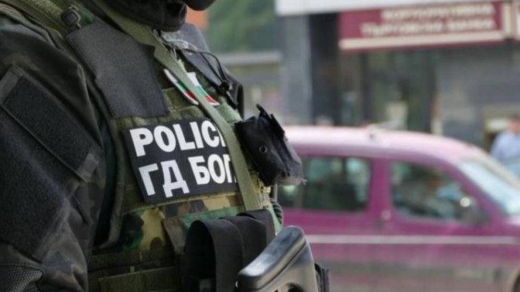 Служители на ГДБОП разбиха банда наркодилъри, снабдявала Максуда