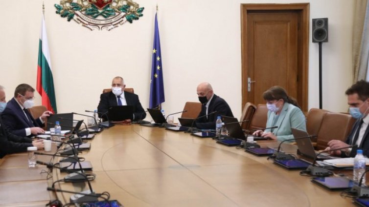 Разрешават за употреба още 3 ваксини до средата на 2021