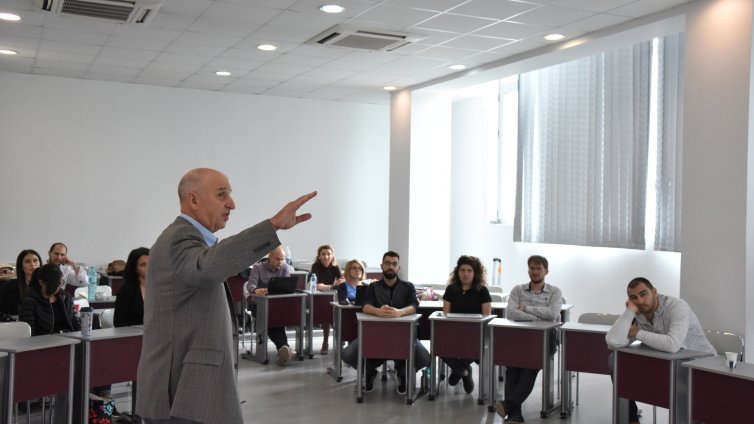 Топ предприемачи от САЩ обучават студенти във Варненския свободен университет