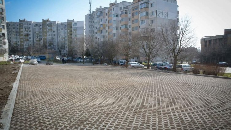 Изграждат паркинги в район "Вл. Варненчик"