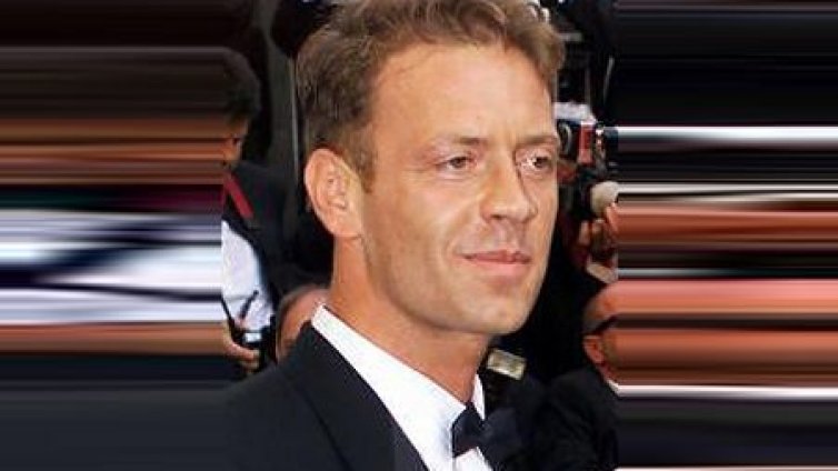 Порнозвезда ще подкрепи "скуадра адзура" с целомъдрие