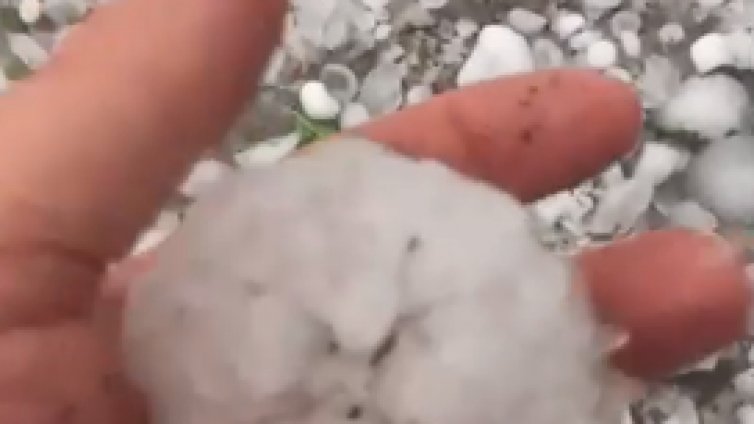  Унищожителна градушка удари части на Русия
