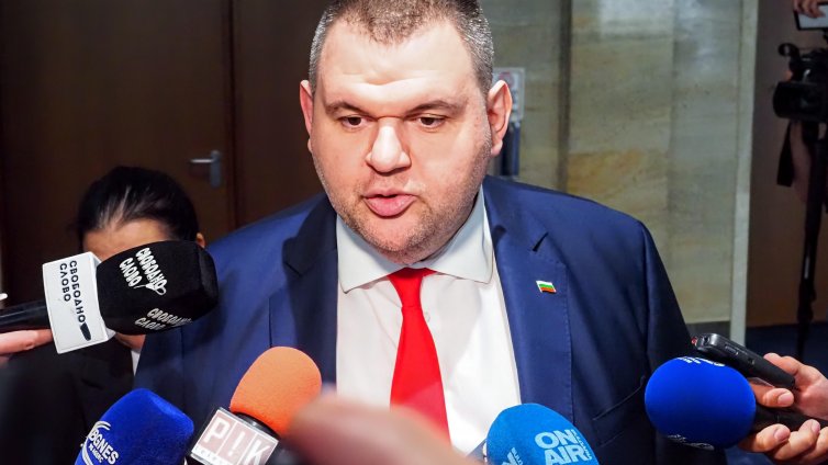 ДПС-Ново начало с нов законопроект: Позволява на Радев да се откаже от НСО