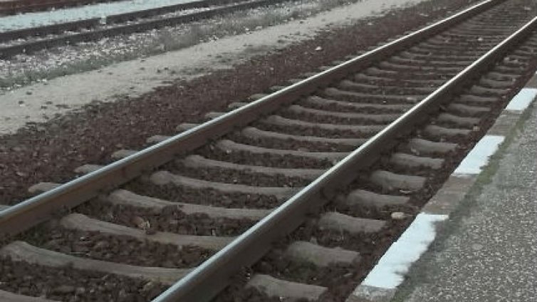 Москвич се блъсна във влака Добрич - Варна