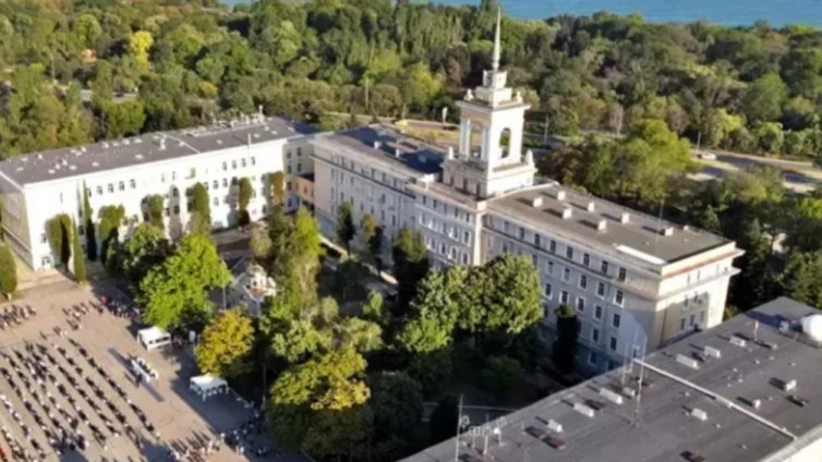 ВВМУ "Н.Й. Вапцаров" във Варна става на 145 години