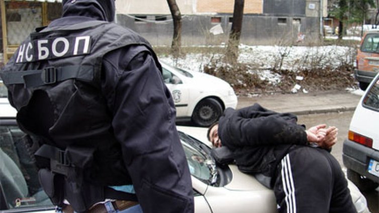 Задържаха двама с наркотици във Владиславово