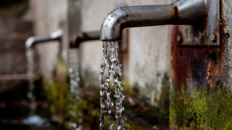 Реки чезнат, язовири пресъхват – България вода гази, а жадна ходи!?