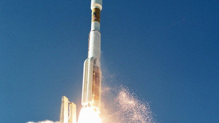 Совалка с руски и американски космонавти излетя към МКС