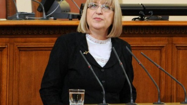 Цецка Цачева: Няма масова чистка в НС