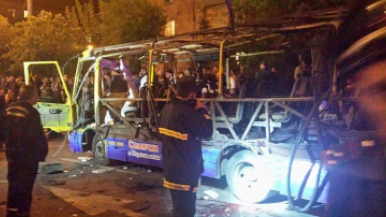 Взрив в градския транспорт в Ереван уби двама души