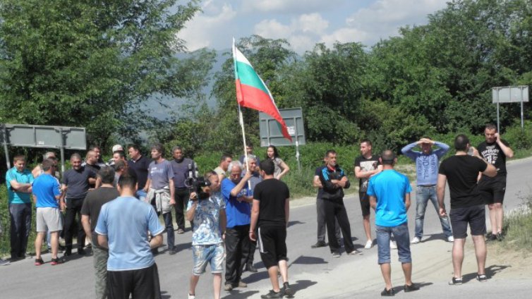 Пострадал при боя в Гърмен: Даваме на ромите седмица!