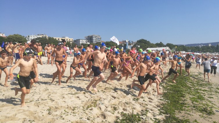 260 души се забавляваха в атрактивния плувен форум “1000 х 1000“ във Варна