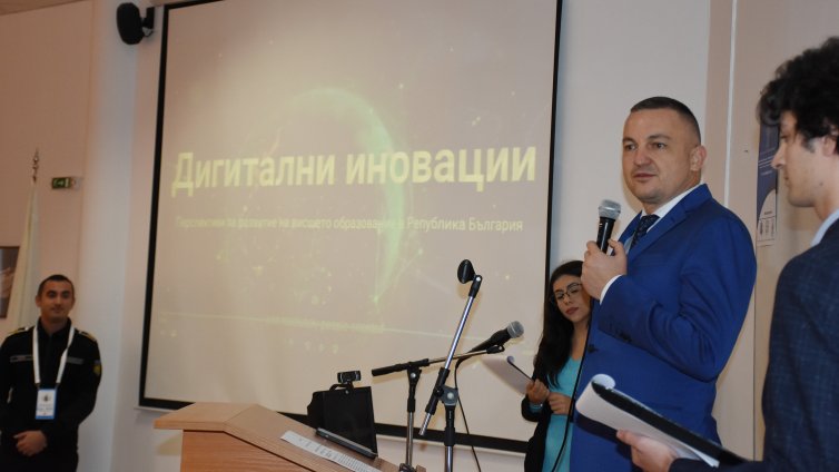 Морското училище е домакин на конференция за дигитални иновации