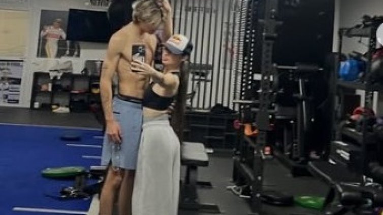 Нова звездна двойка у нас: Никола Цолов пусна снимки с певицата Крисия