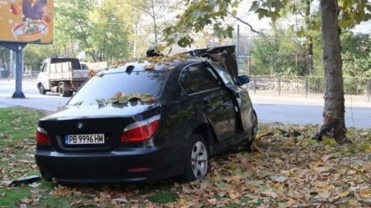 Хлапашко: Да си купиш БМВ, с гъзарски номер да е. Дни по-късно за скрап!