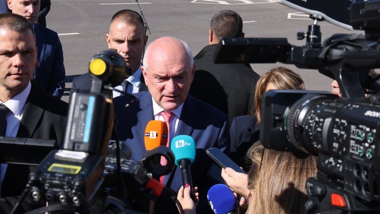 Премиерът Главчев: Организираме евакуацията на още 61 българи от Ливан