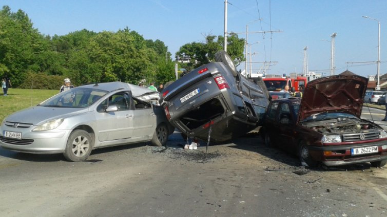 43-годишна е шофьорката, помляла 6 автомобила във Варна