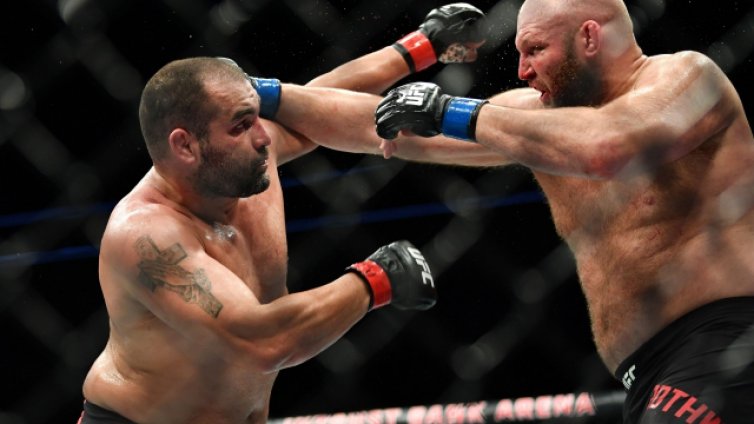 Багата записа първата си победа в UFC