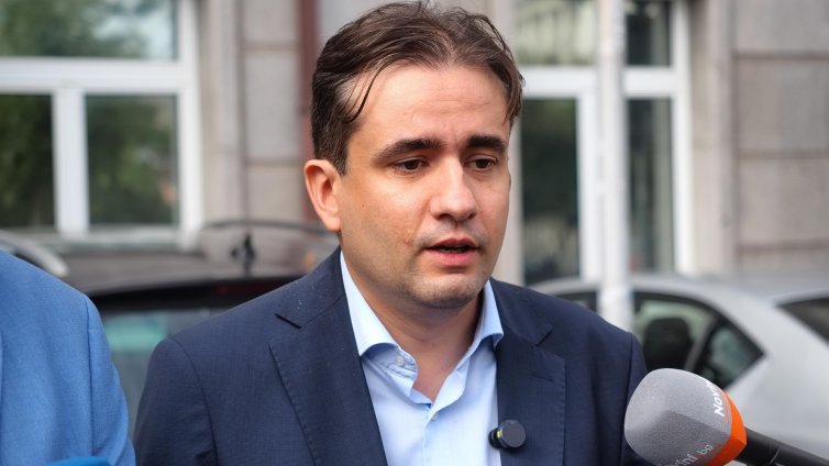 Божанов след липсата на кворум: Властта се е скрила на тъмно