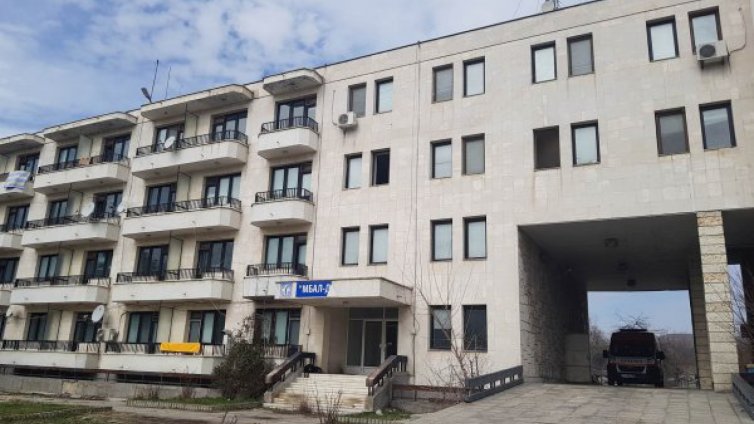 Продължават драмите с ковид болницата в Девня: Единствената сестра напуска