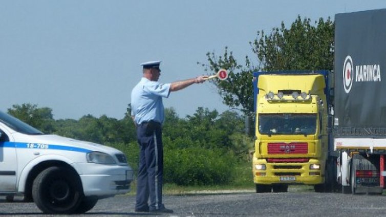 Катастрофи затвориха пътя за Слънчев бряг