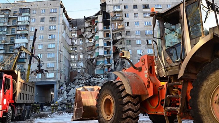 Извадиха телата на осмина загинали изпод отломките на блока в Магнитогорск