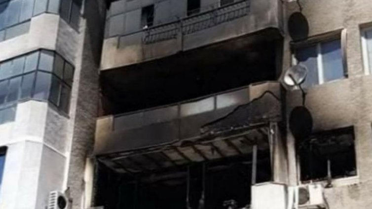 Огромен пожар горя в "Цветния квартал"