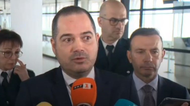 Калин Стоянов: Намалихме мигрантския натиск значително