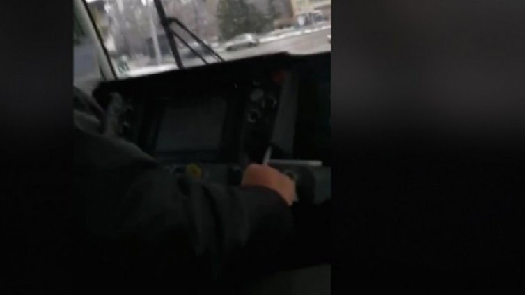 Глобяват със 7 лева ватман, пушил в трамвая