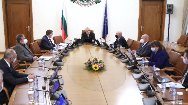 От понеделник бизнесът, затворен от ковид мерките, може да кандидатства за помощ