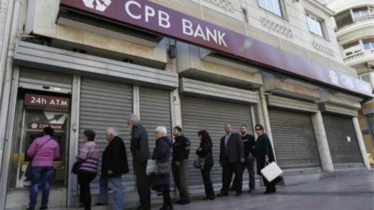 За ден: Гърците изтеглиха 1 милиард евро