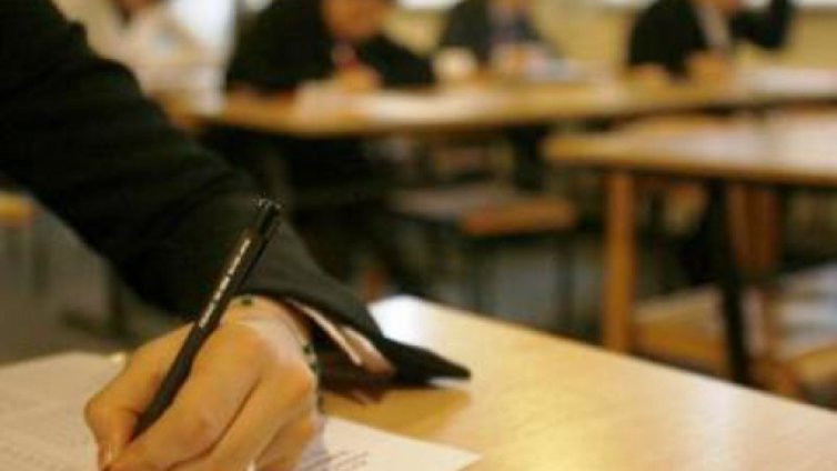 74 дванадесетокласници не се явиха на матурата по БЕЛ
