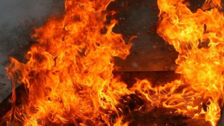 Дете загина, а друго пострада при пожар в къща