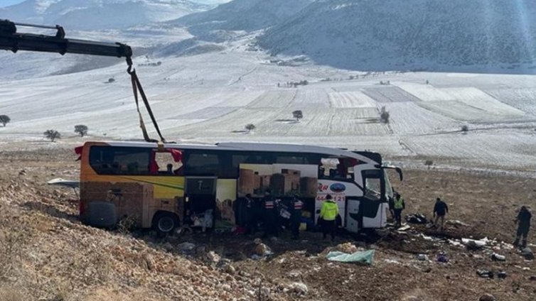 8 загинали и 35 ранени в автобусна катастрофа на път за Бодрум