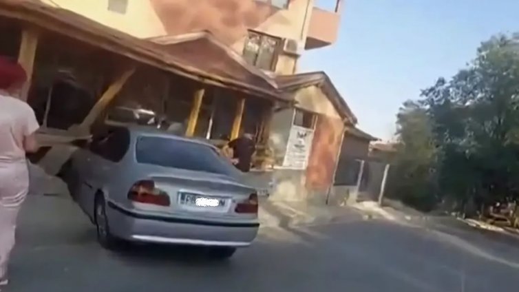 Отново: Кола се вряза в сграда в Асеновград