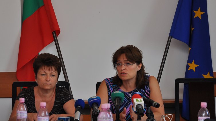Разтворими супи, чипсове и айран със сол в училищни бюфети