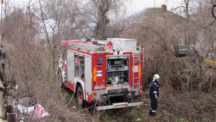 Две деца загинаха при пожар във фургон край пловдивско село 