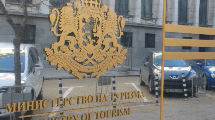 Министерството на туризма заличава 24 туроператори
