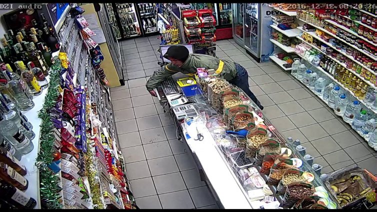 Съдят наркоман, нападал и обирал магазини във Варна