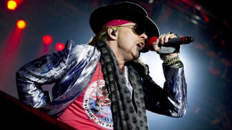 Задържаха Guns N' Roses в Канада