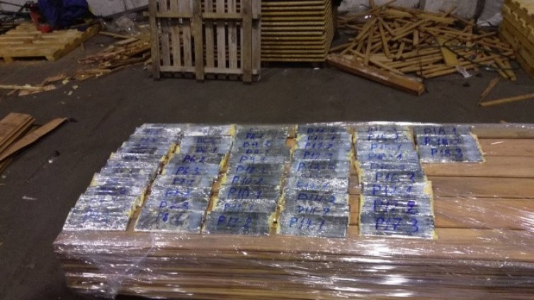 Още един мъж отива в ареста по обвинение в контрабанда на близо 400 кг хероин
